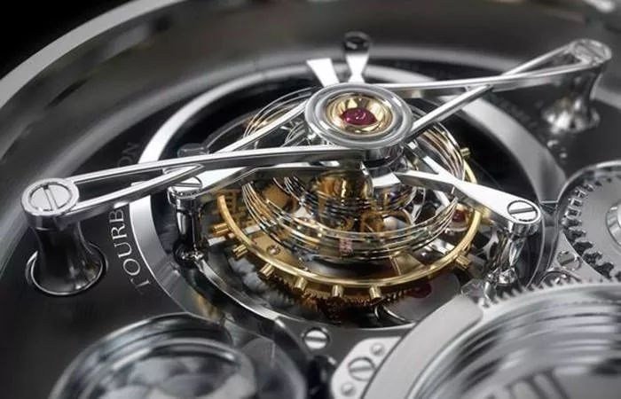 深圳礼品手表厂家，腕表知识科普手表界的灰金属——钛