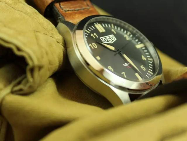 在深圳手表定制厂家定制手表，价格一般多少钱？02